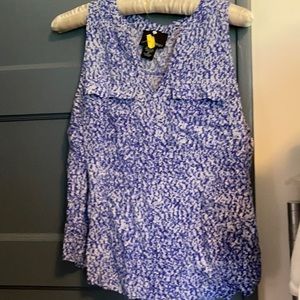 Flowery sleeveless shirt